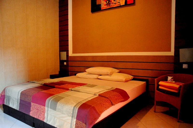 เดเนย์ส เฮาส์ Hotel จิมบาราน ห้อง รูปภาพ