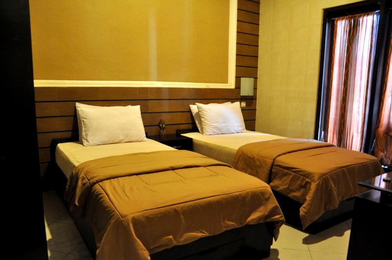 เดเนย์ส เฮาส์ Hotel จิมบาราน ภายนอก รูปภาพ
