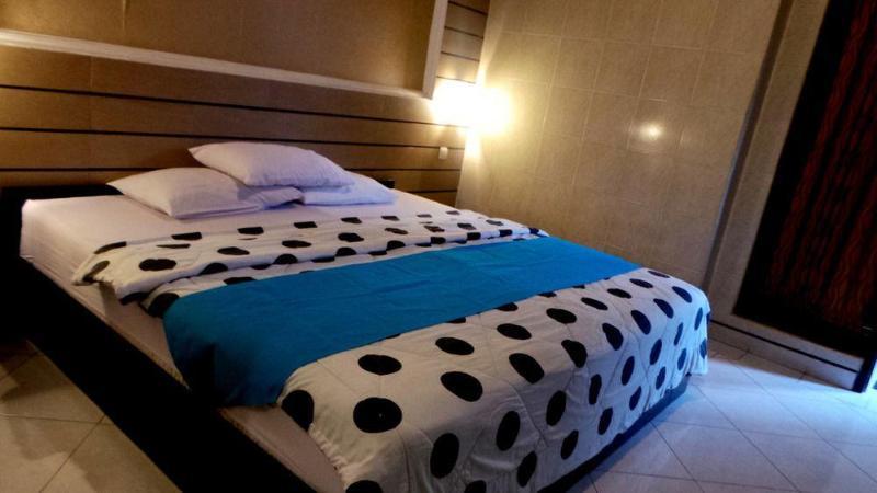 เดเนย์ส เฮาส์ Hotel จิมบาราน ภายนอก รูปภาพ
