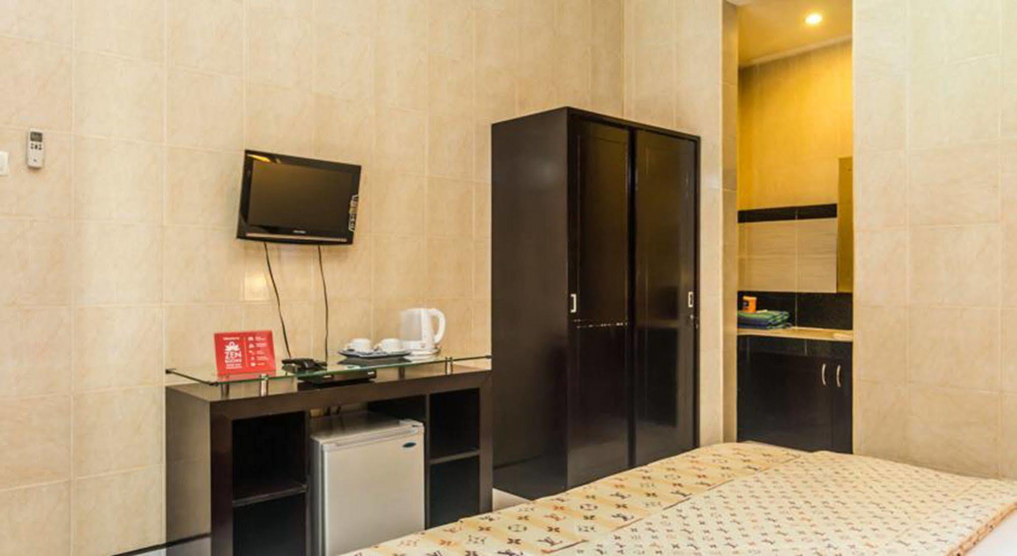 เดเนย์ส เฮาส์ Hotel จิมบาราน ภายนอก รูปภาพ