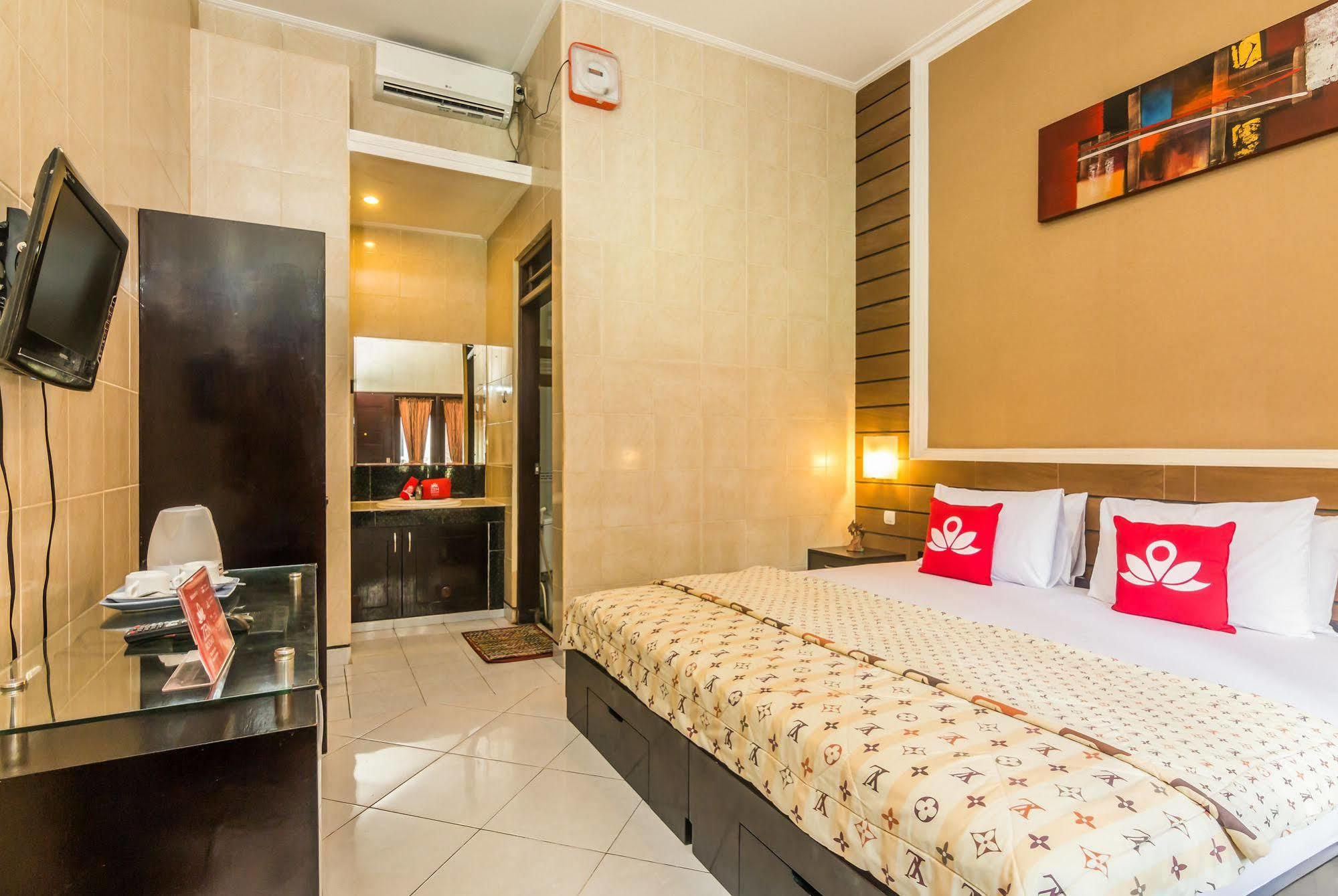 เดเนย์ส เฮาส์ Hotel จิมบาราน ภายนอก รูปภาพ