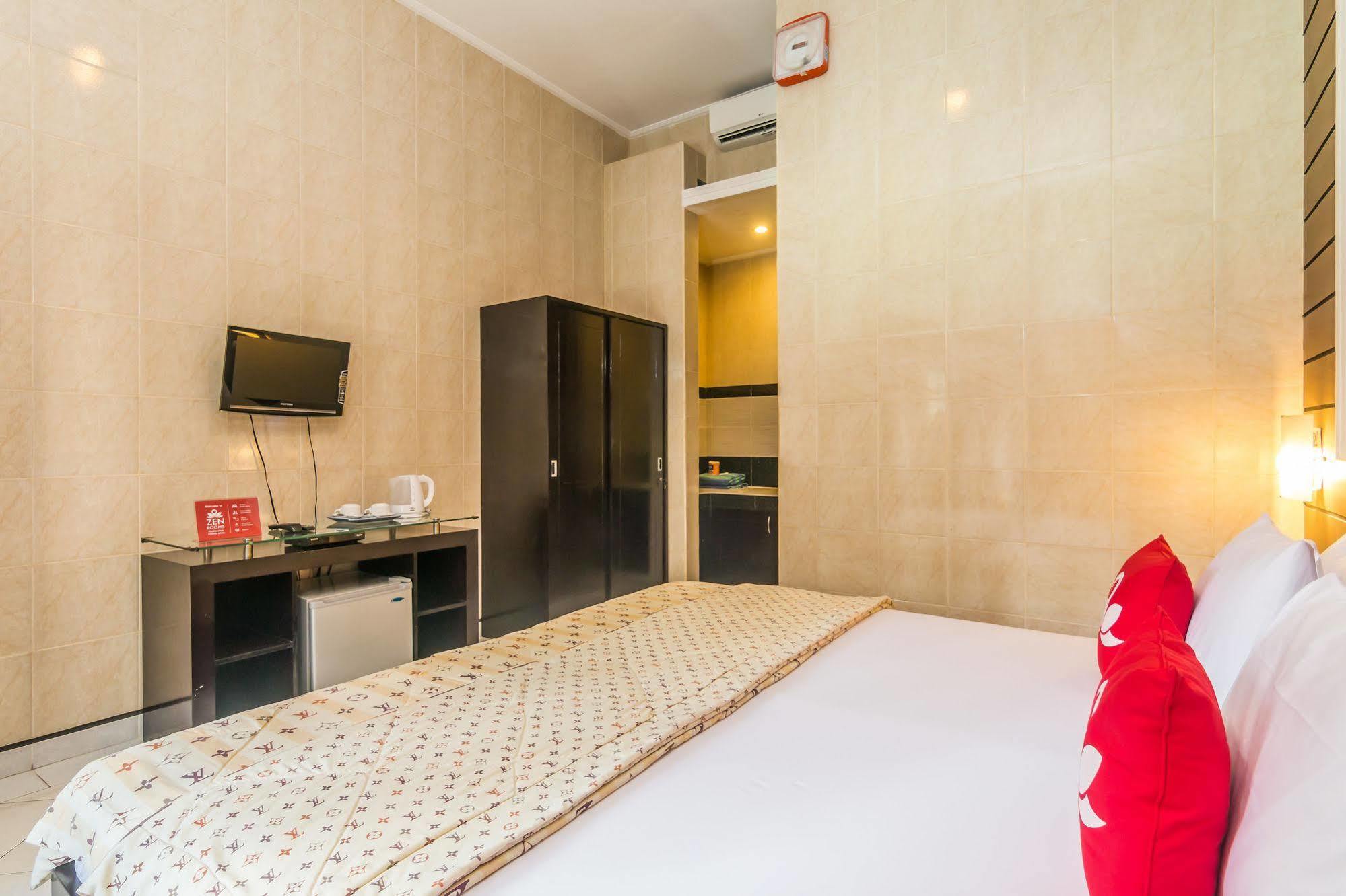 เดเนย์ส เฮาส์ Hotel จิมบาราน ภายนอก รูปภาพ