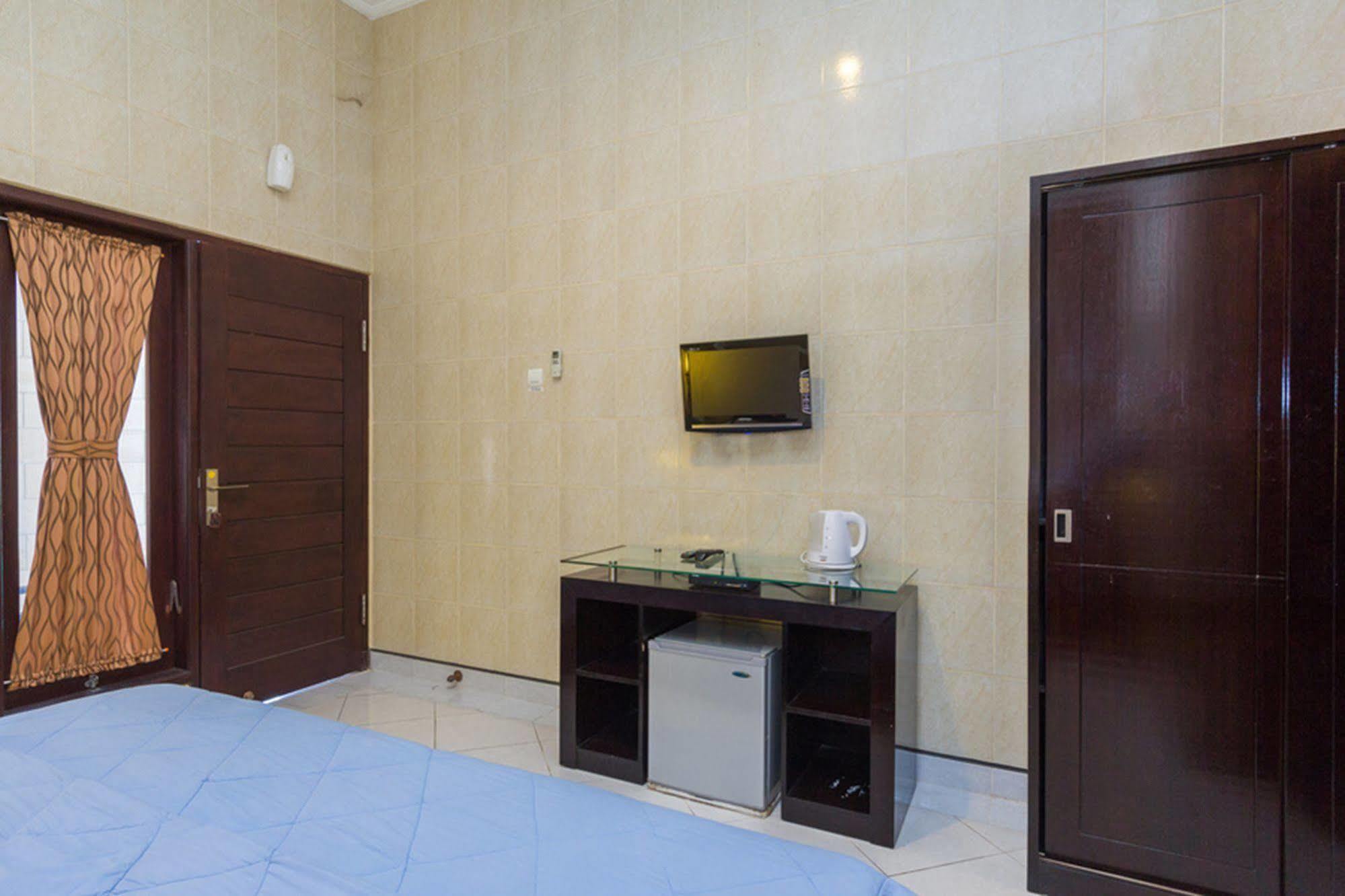 เดเนย์ส เฮาส์ Hotel จิมบาราน ภายนอก รูปภาพ