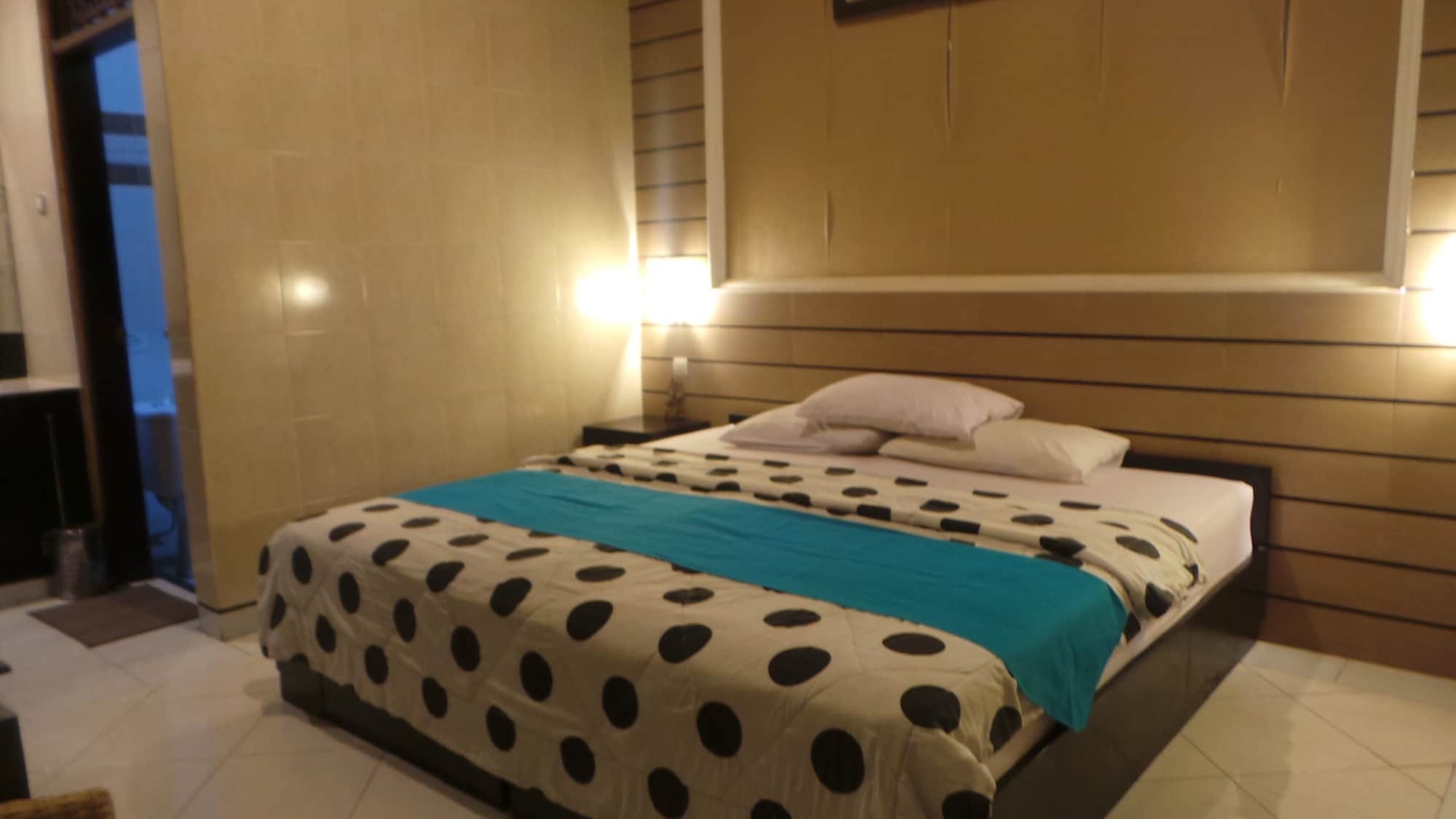 เดเนย์ส เฮาส์ Hotel จิมบาราน ภายนอก รูปภาพ